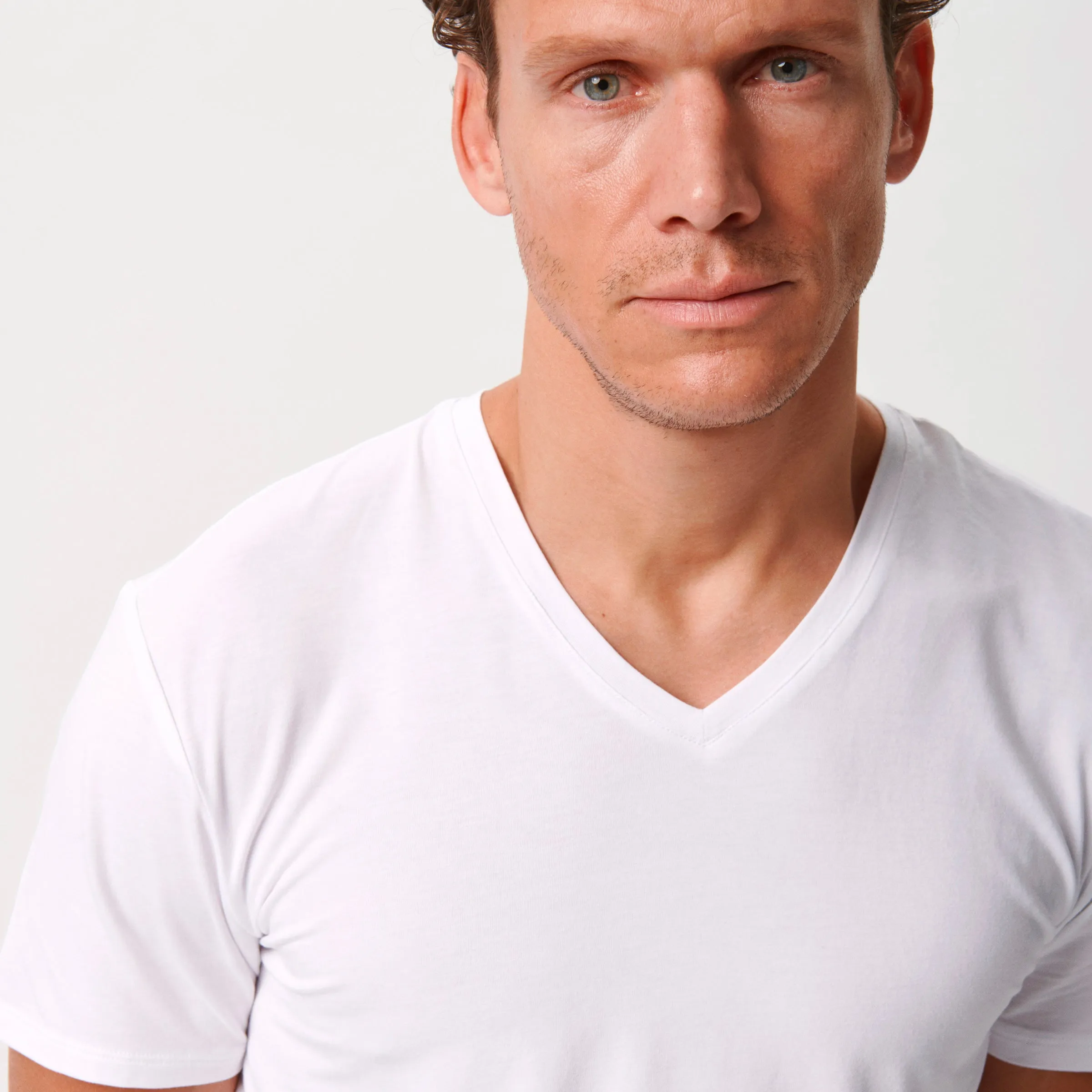 Hvide slim fit v-hals bambus T-shirts - 2 pak
