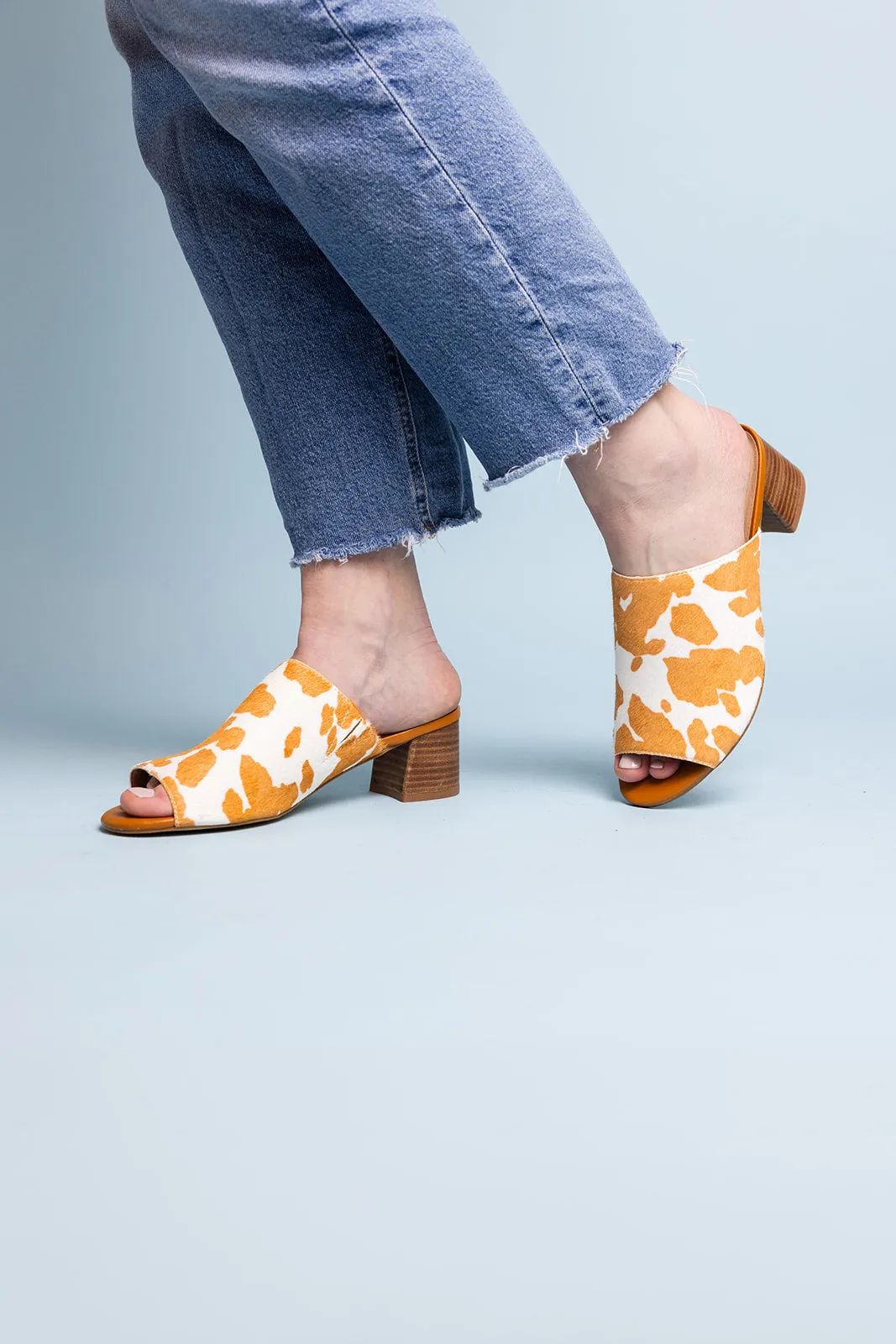 Richwood Peeptoe Tan and White Cowhide Slide (Online Exclusive)