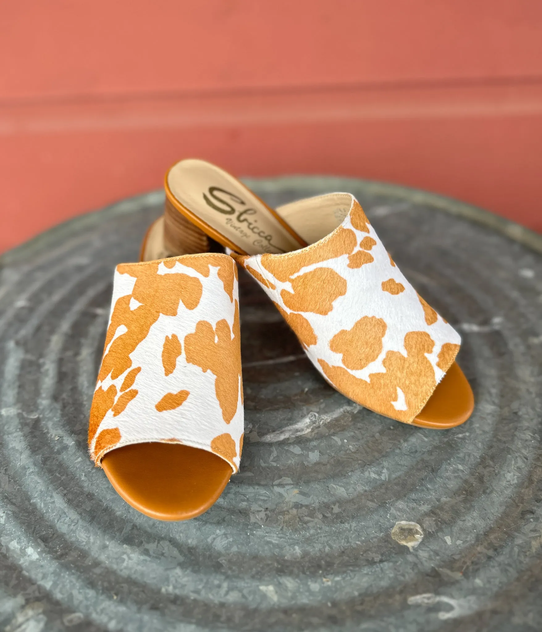 Richwood Peeptoe Tan and White Cowhide Slide (Online Exclusive)