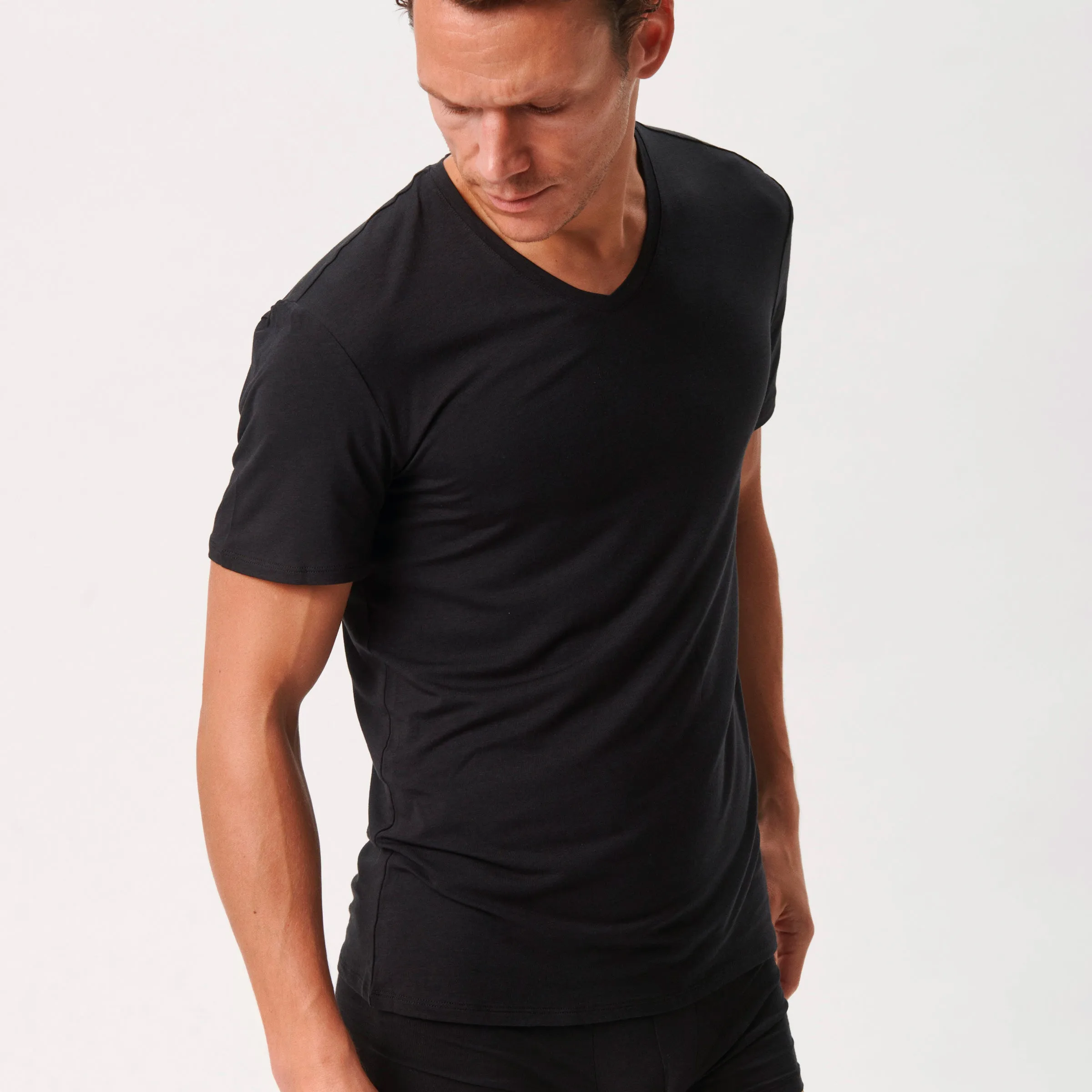 Sorte slim fit v-hals bambus T-shirts - 2 pak