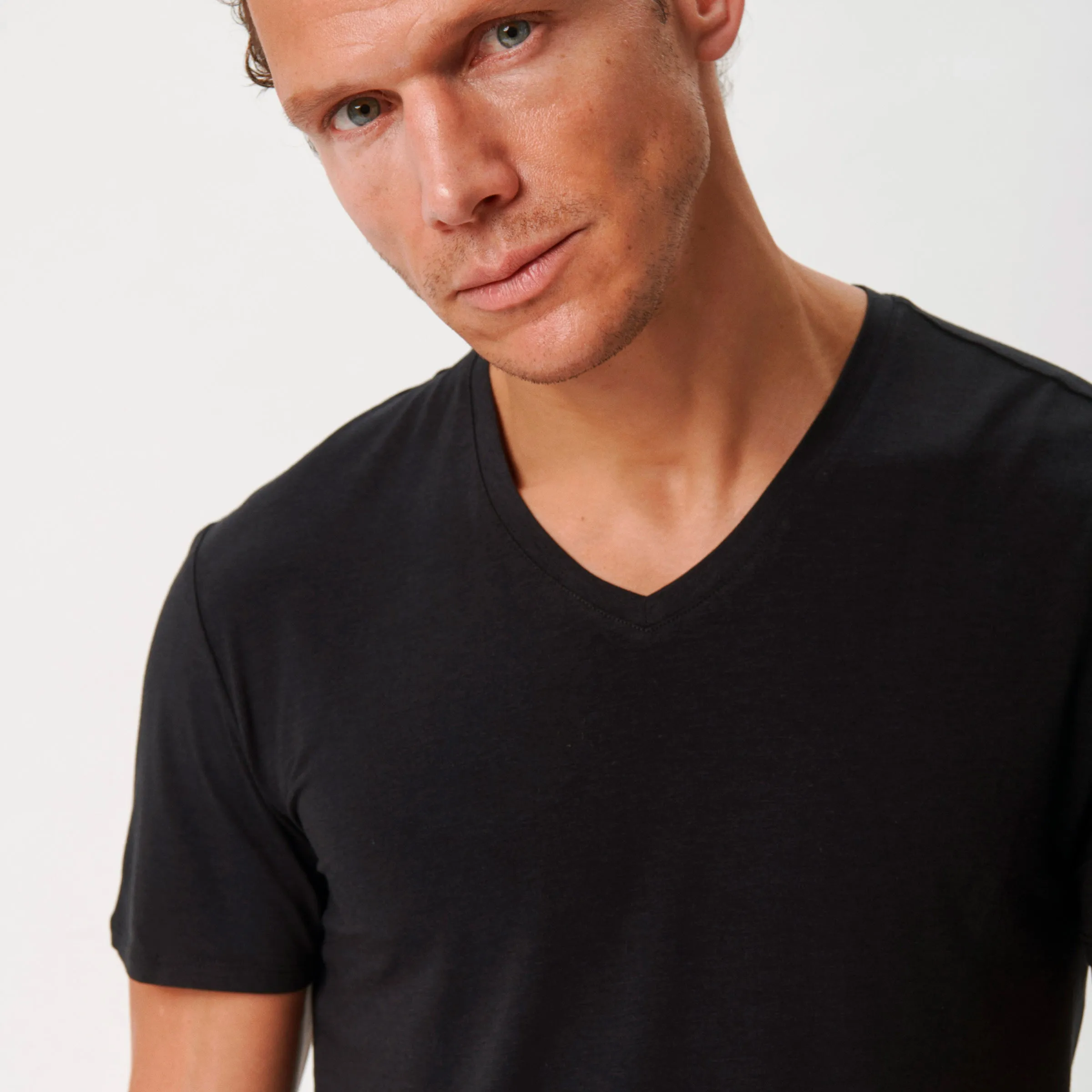 Sorte slim fit v-hals bambus T-shirts - 2 pak