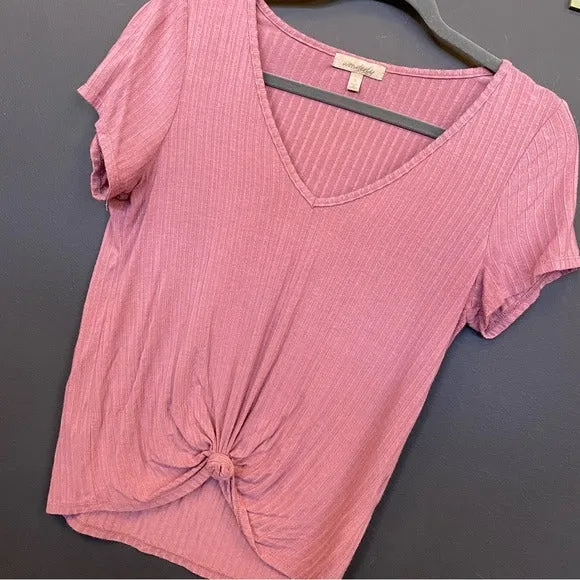 Wonderly Boutique Mauve Ribbed V-Neck Short Sleeve Top Small